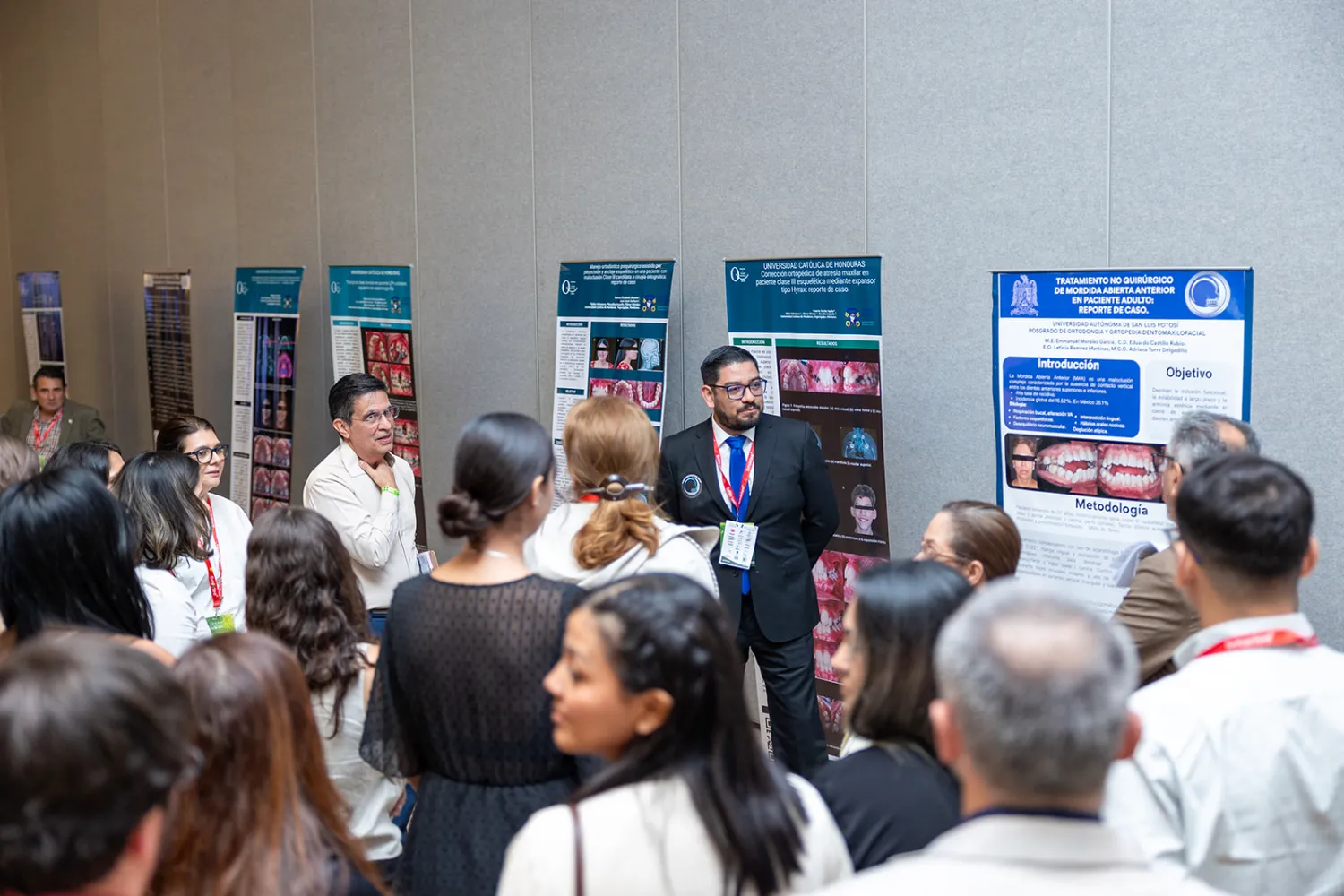 Asistentes en el concurso de póster científico de FAOCA Costa Rica 2026