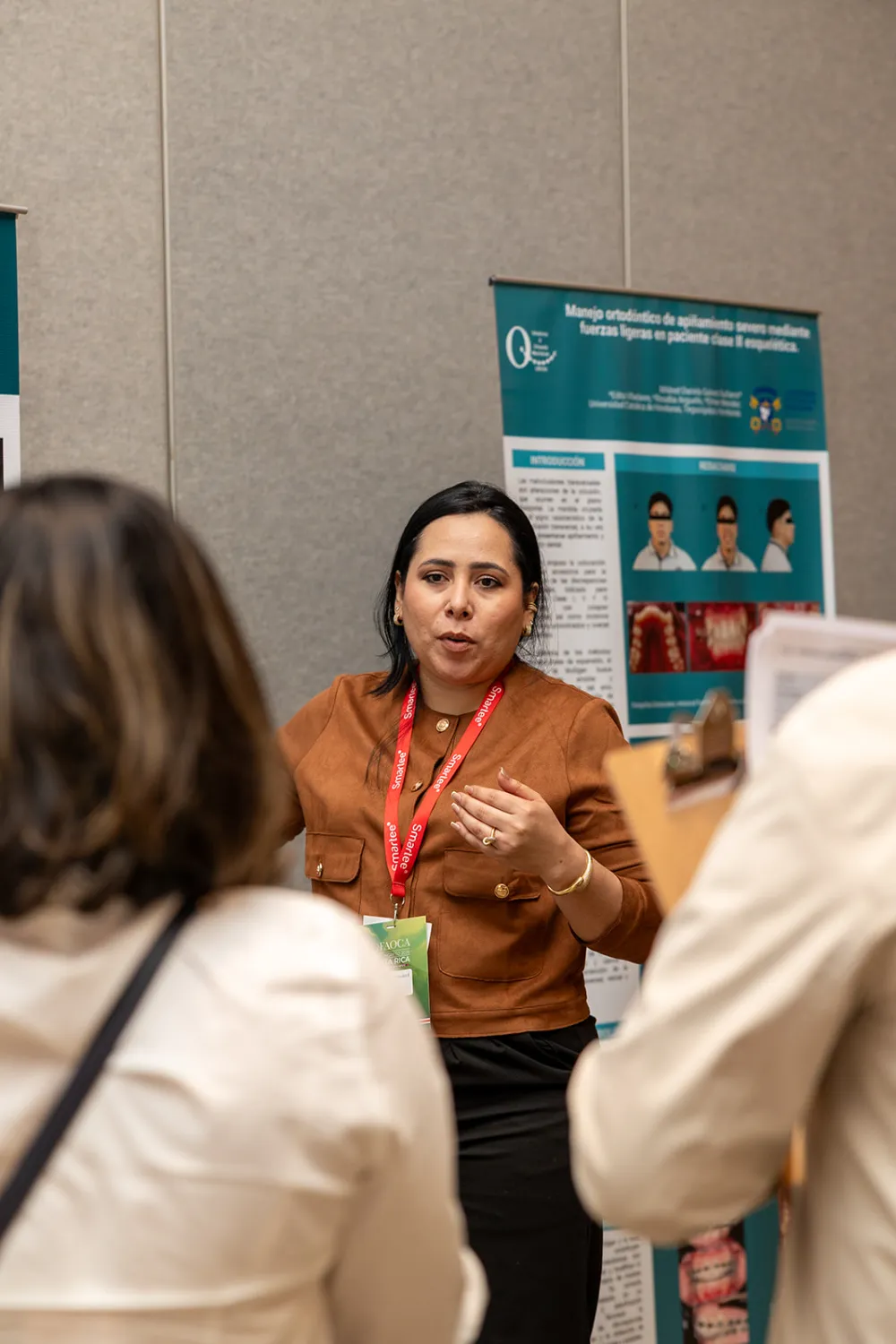 Presentación de un trabajo en el concurso de póster científico de FAOCA Costa Rica 2026